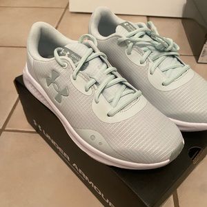 Under Armour CHARGED PURSUIT tennis shoes